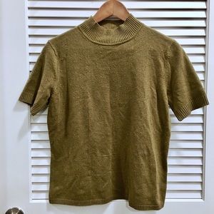 Sweater shirt with high neck in olive green